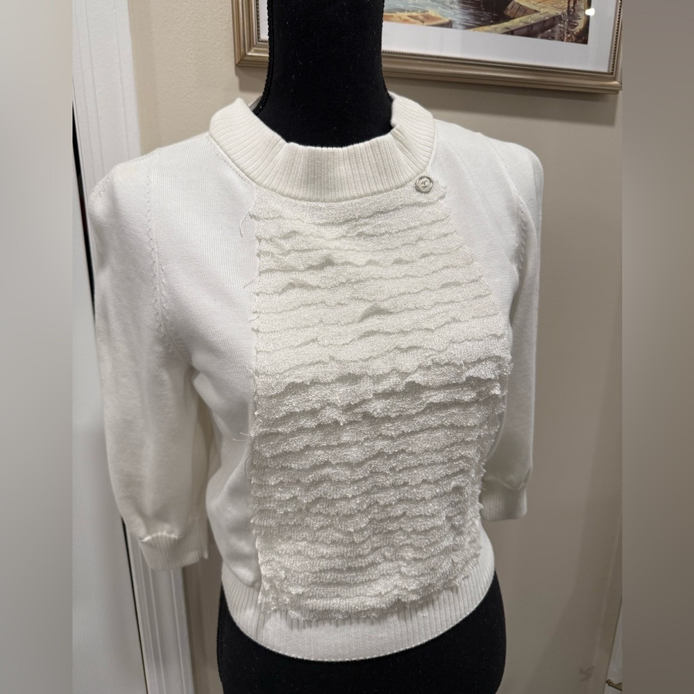 Chanel Ivory Textured Knit Sweater with Signature Enamel CC Button – Size 40